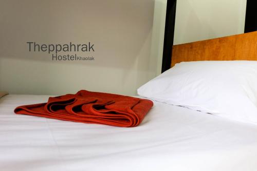 Theppahrak Hostel Khaolak