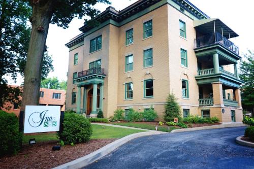 Inn At 835 Boutique Hotel