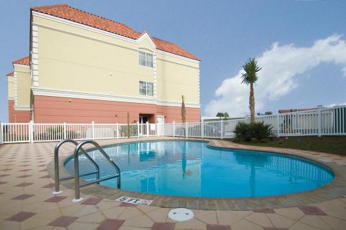 Piscina, Country Inn & Suites by Radisson, Crestview, FL in Crestview (FL)