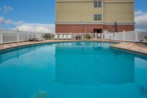 Piscina, Country Inn & Suites by Radisson, Crestview, FL in Crestview (FL)