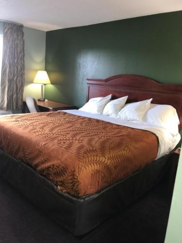 1 King Bed Non-Smoking