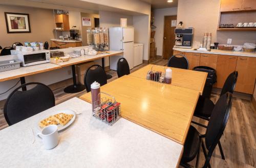 Food and beverages, Travelodge by Wyndham Brandon Keystone in Brandon (MB)