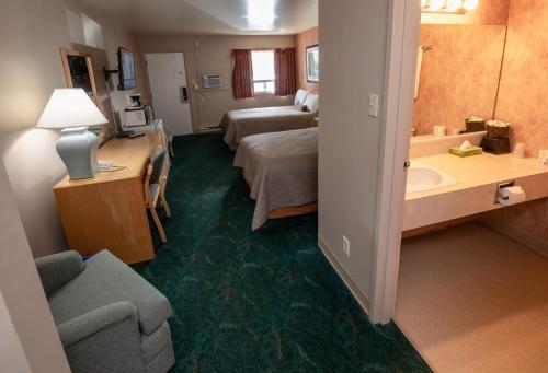 2 queen beds