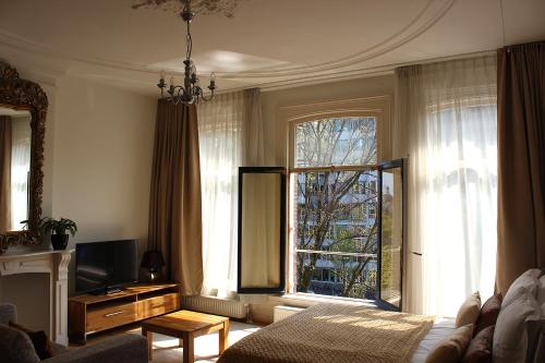 Amsterdam Jewel Canal Apartments 2