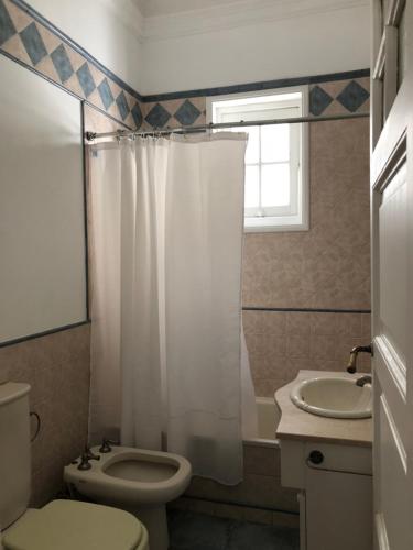 Antiguo departamento con excelente ubicación, Buenos Aires (fotografie 8)