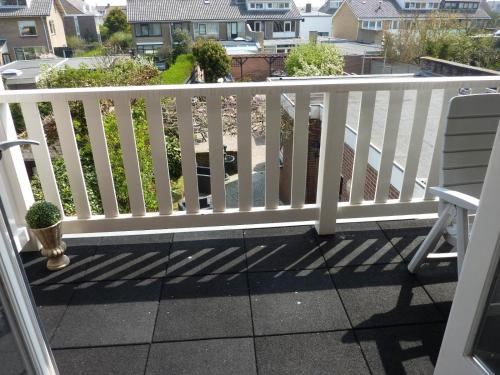 Studio with Balcony and Shared Bathroom image 10