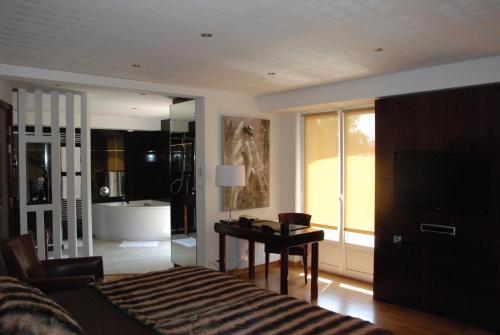 ห้องน้ำ, Hotel Ariane & SPA in ปงตอซง