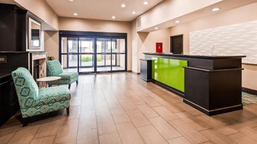 ล็อบบี้, Ramada by Wyndham Burkburnett / Wichita Falls in เบิร์คเบอร์เนทท์ (ทีเอ็กซ์)