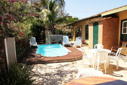 Casa com Piscina Exuberante