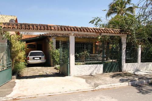 Casa com Piscina Exuberante