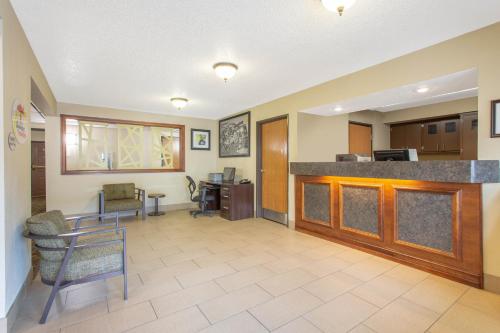 Super 8 by Wyndham Weston WV in Weston, USA