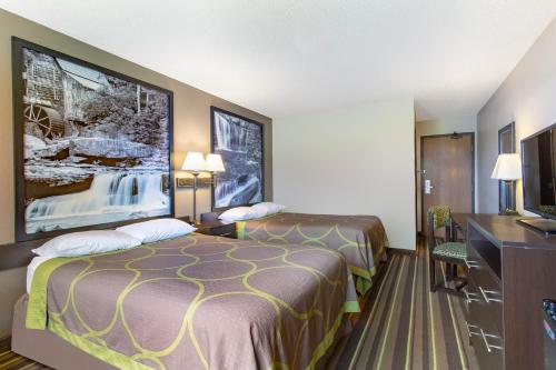 Super 8 by Wyndham Weston WV in Weston, USA