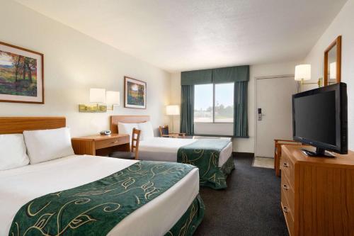 Travelodge by Wyndham Sharon Springs - image 2