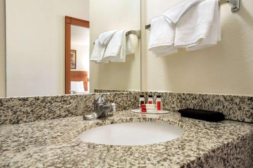 Travelodge by Wyndham Bill WY Thunder Basin Ntl Grassland - image 2