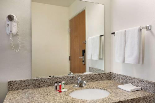 Travelodge by Wyndham Sharon Springs - image 3