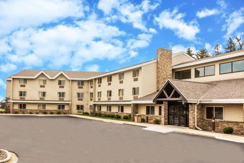 AmericInn by Wyndham Sheboygan - image 6