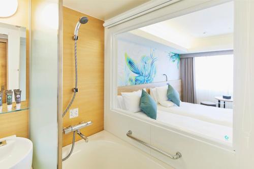room detail thumbnail 2