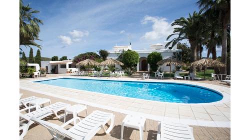 Villa Nieves is a beautiful villa set in a rural location yet it is still only a 5 minute drive from San Antonio and San Rafael