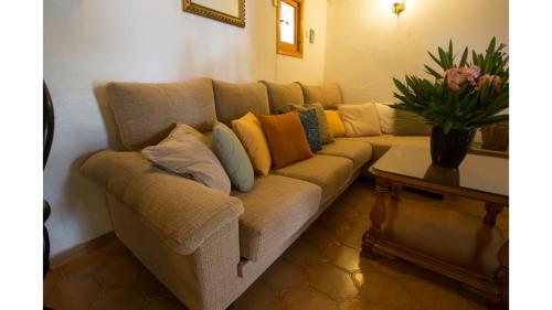 Villa Nieves is a beautiful villa set in a rural location yet it is still only a 5 minute drive from San Antonio and San Rafael