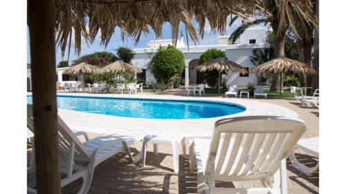 Villa Nieves is a beautiful villa set in a rural location yet it is still only a 5 minute drive from San Antonio and San Rafael