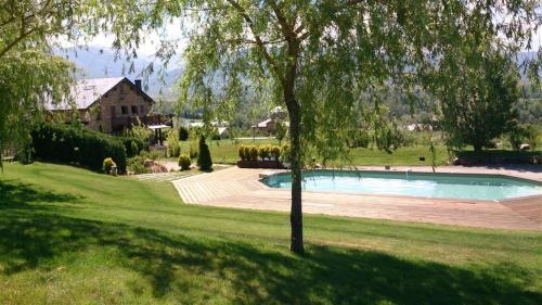 Casa con encanto, jardín, vistas y piscina - Location, gîte - Estavar