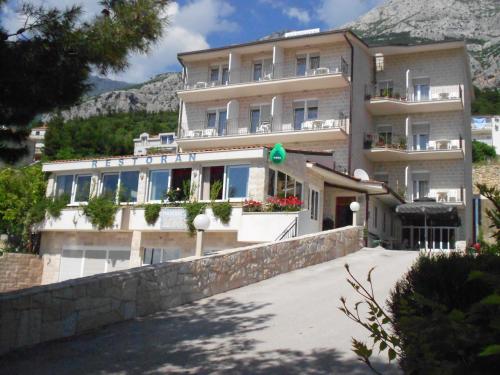 Guesthouse Komfor Moča - image 8