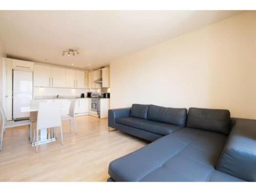 Bright And Spacious 2-bedroom Flat, Sleeps 4, , London