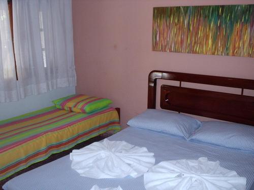 1 double bed, 1 twin bed