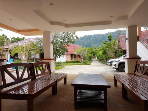 Lobby, D.R. Lanta Bay Resort near Klong Dao Beach