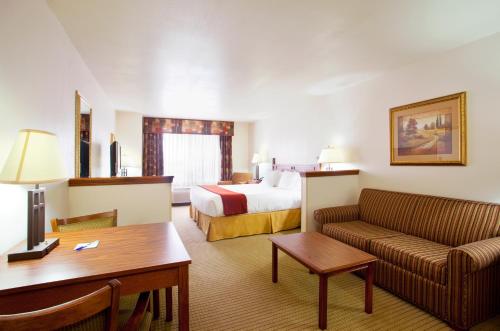 Holiday Inn Express Hotel & Suites Mattoon, an IHG Hotel