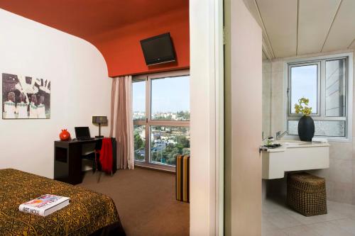 room detail thumbnail 1