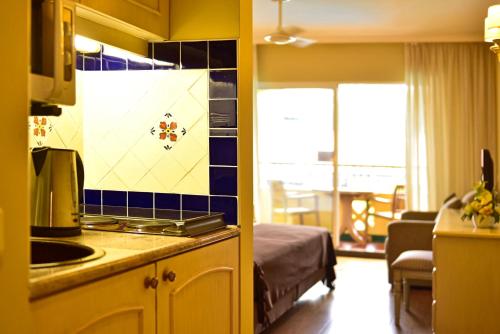 Pestana Village Garden Hotel - image 12