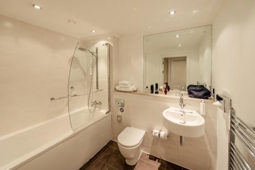 PREMIER SUITES Manchester - image 2