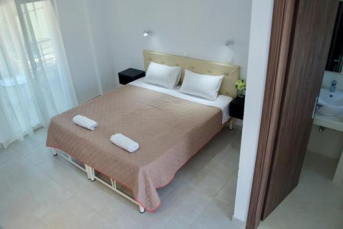 2 twin beds