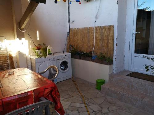 Mini Studio de 13 m2 avec terrasse 15 mn centre Nimes