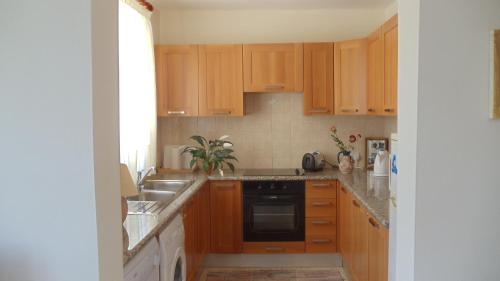 Adonis Apartments - main image
