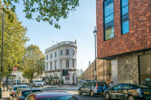 Luxurious Victoria Home by the Apollo Theatre by UndertheDoormat