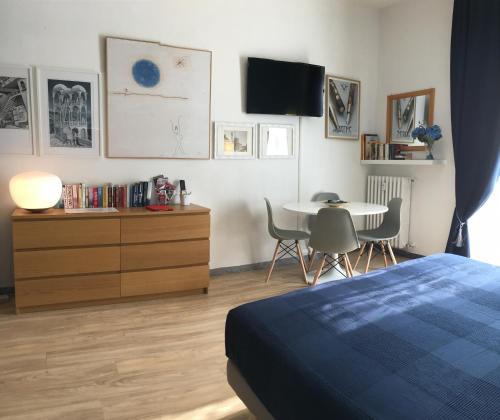 Appartamento Blu a Milano zona Ripamonti vicino allo IEO, Milán (fotografie 6)
