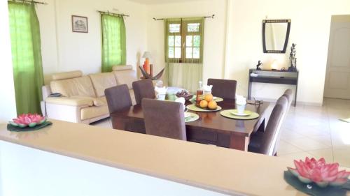 . Maison de 2 chambres avec vue sur la mer jardin clos et wifi a Saint Claude