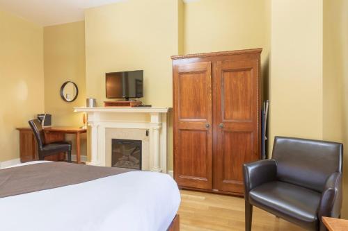 Unilofts Grande-Allee Grande Allee Hotel and Suites is conveniently located in the popular Upper Town area. The hotel offers guests a range of services and amenities designed to provide comfort and convenience. 24-hour fro