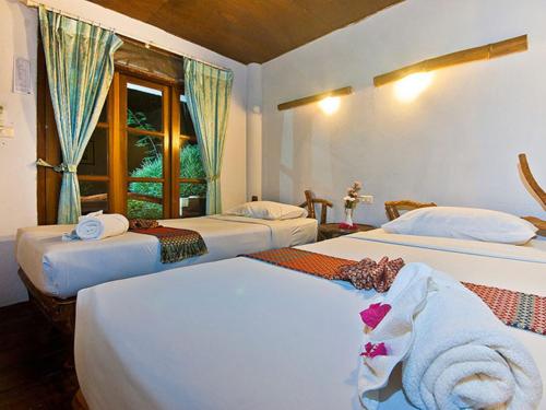 room detail thumbnail 2
