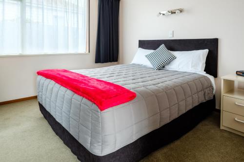 Esplanade Motels Ideally located in the prime touristic area of Gore, Esplanade Motels promises a relaxing and wonderful visit. The hotel offers a high standard of service and amenities to suit the individual needs of