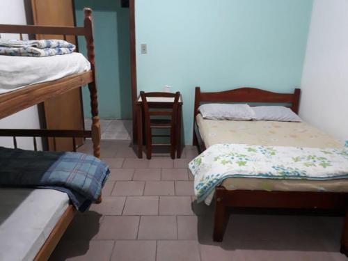 1 double bed, 2 twin beds