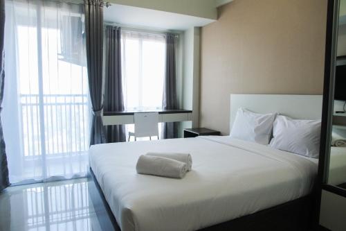 Comfortable Studio Grand Dhika City Apartement By Travelio