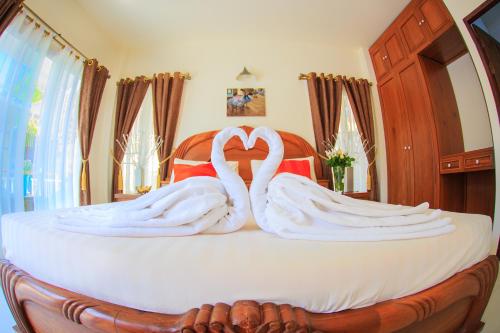 Bungalow with Garden View