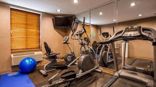 Best Western Kennedy Airport - image 2