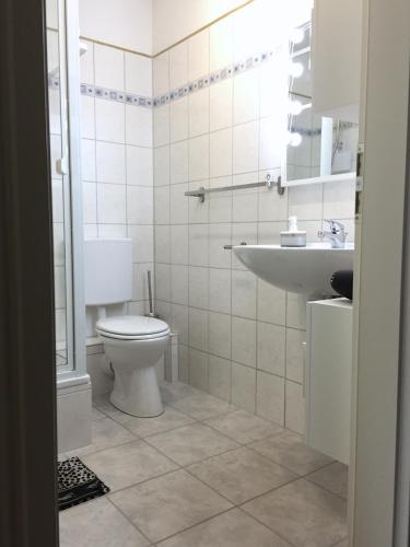 Bathroom, Großes helles Zimmer + eigenes Bad in Eidelstedt / Lurup