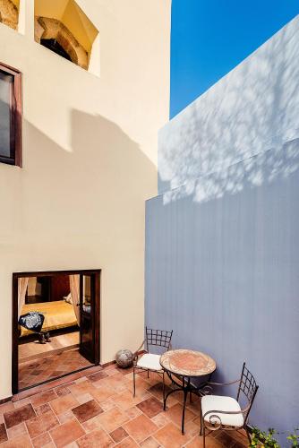Avalon Boutique Suites Hotel - image 3
