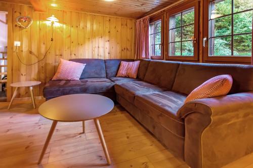 Charming Little Chalet for 6 People & Free Ski Lockers