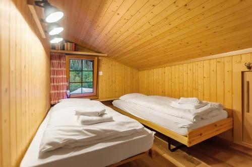 Charming Little Chalet for 6 People & Free Ski Lockers